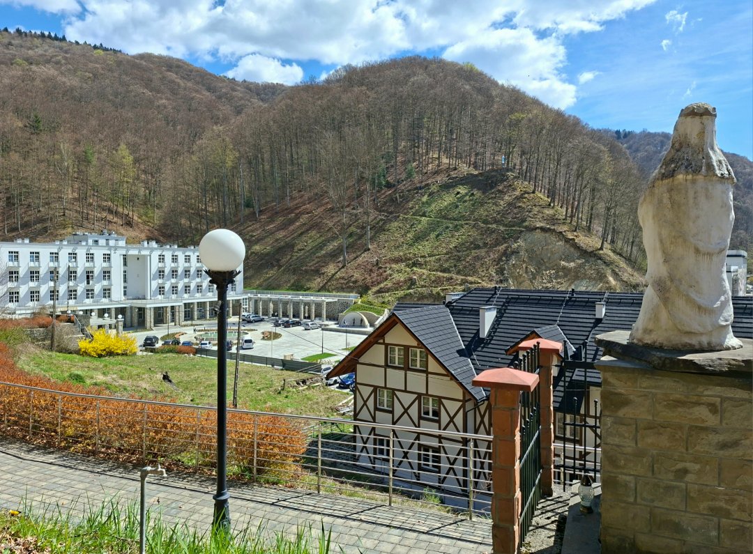 jurajczyk's tweet photo. Uzdrowisko #Cechini #ŻegiestówZdrój nad rzeką #Poprad-mekką wędkarzy i kajakarzy,to jedno z wyjątkowych miejsc na mapie nie tylko #Sądecczyzna. Do tego w pobliżu #Muszyna,#Krynica, cerkwie, zamki...Górskie powietrze, zdrowe szczawy i piękne widoki pozwalają nabrać sił i odpocząć. https://t.co/dVRSDdNBtz