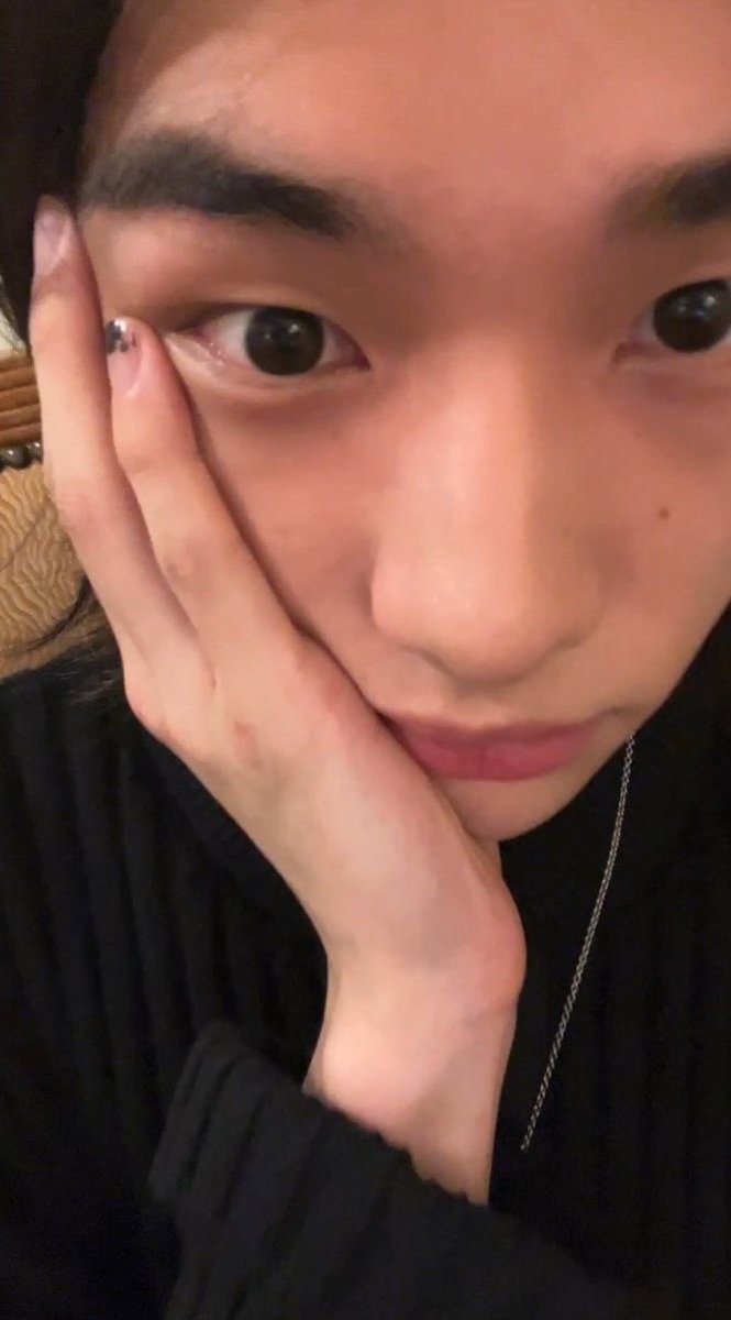 seungibeer's tweet image. (๑•⤙•) 🧦 &amp;amp; 🥟 ver

#SSD #StaySelcaDay #Hyunjin #현진 #StrayKids #스트레이키즈 #스키즈