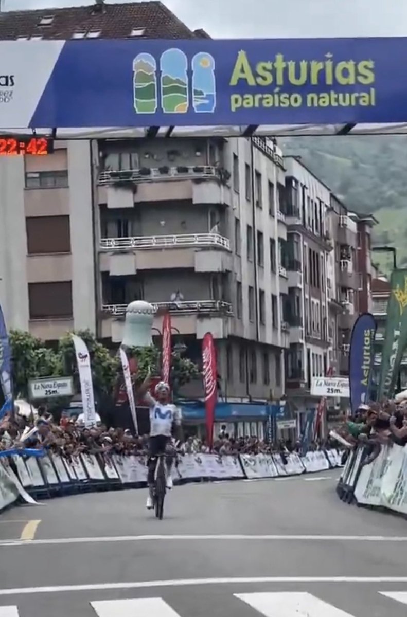 Nairoman, Nairoman, no es un ciclista es Nairoman!! No lo puedo creer, qué alegría por favor!!
Nairo Quintana es el ganador de la Et2 de la Vuelta a Asturias y además nuevo líder!!
Así regresa al triunfo tras 4años (CG de Tour de lAlpes Marítimos 20/2/2022)!!
La leyenda continúa