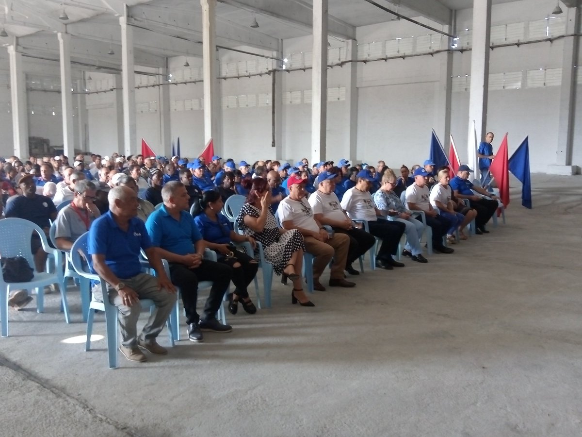 E_RdgzDavila's tweet photo. Está mañana vivimos momentos de regocijo, fueron galardonadas con la condición de Vanguardia Nacional las empresas @ESelecmar, @EmpresaSUMARPO, @RCBClass, @TransCarg , @maritimossmm
Felicidades a sus colectivos, supieron sortear las dificultades y alcanzar los mejores resultados. https://t.co/S7Sf1SbHRu