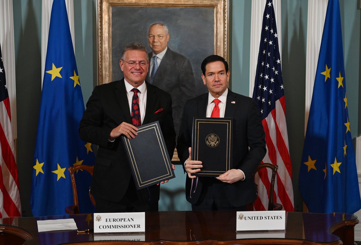 MarosSefcovic's tweet photo. 🆕 Pleased to sign with @SecRubio an 🇪🇺🇺🇸 MoU on critical minerals resilience.

More strategic. Faster. Stronger - together. 

The direction is clear. Now, turning shared ambition into high-impact projects. Delivery will define success.

👉📝 https://t.co/r567Ma6xcm https://t.co/QMliRZwjsW