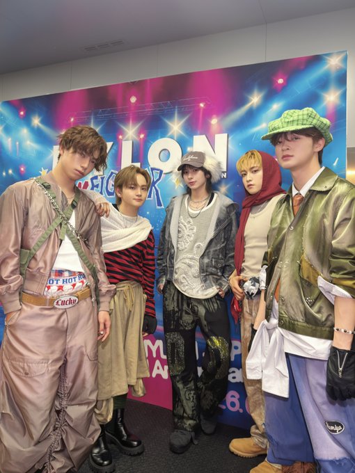 Salvador_JPN's tweet image. #NYLONJAPAN 5月号のWカバーを飾った、 #HANA と #NARS がコラボレーションしたWEBスペシャルページが公開中！　NARSの“スティックハイライター”と“ブラッシュ”で、自らが“光の源（スター）”となるストーリーをチェックして💫

🔗nylonjapan.jptv.online

#ZEROTOKYO
#NYLONJAPAN22ND #NYLON