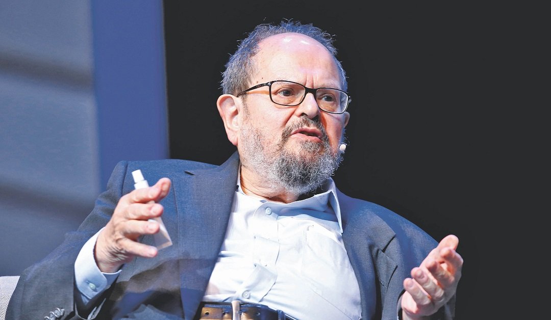 "La paura del riscaldamento globale non è guidata dai dati, ma da denaro e dalla volontà di controllo.
I politici vedono la politica climatica come un'opportunità da miliardi di dollari per rimodellare le industrie e spingere la globalizzazione.

Il pubblico è stato nutrito di