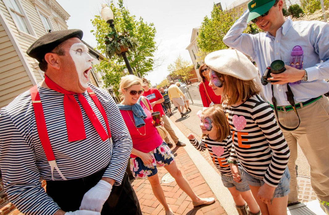 peers_partners's tweet photo. Croissants, shopping, and spring vibes? Oui! 🇫🇷🛍️

The Georgetown French Market returns April 24-26. Stroll, shop, and soak in the charm! https://t.co/fdZV1eLGRZ #DCEvents #SpringShopping https://t.co/9RcE99KnMV