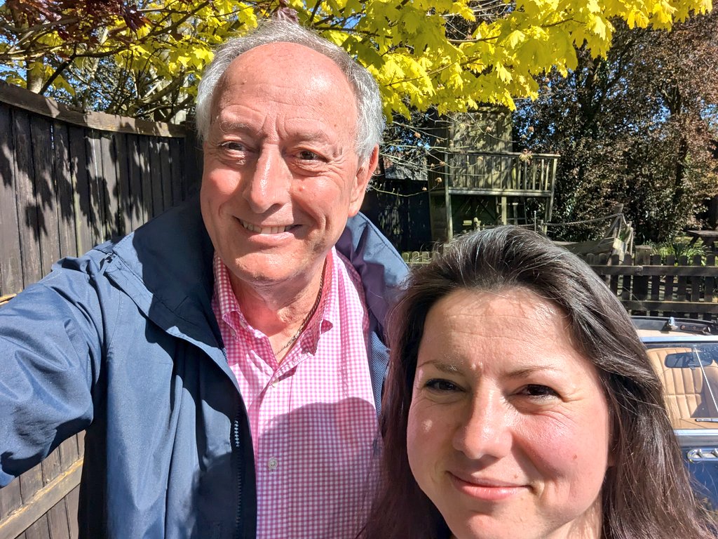 nickfshort's tweet image. Fabulous day. Great spin in Rosie. Lovely Norfolk pub. Wonderful lunch with the brilliant @hoyer_kat, and I got a new book! Were all my days like this ... 😉👍

#Weimar