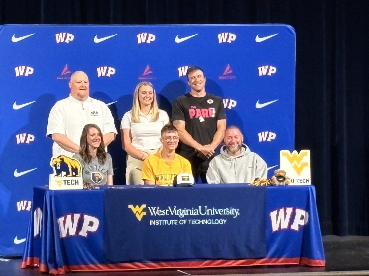 Swimming_WPHS's tweet photo. Great day for some of our graduating seniors signing to continue their swimming careers at the college level!!! Molly George is headed to swim at Fairmont State &amp; both Brady Bowie And Mallory Parks are headed to Beckley to swim for WVU Tech!! #ThePark #wvprepswimming https://t.co/Ybk3TGQ0C5