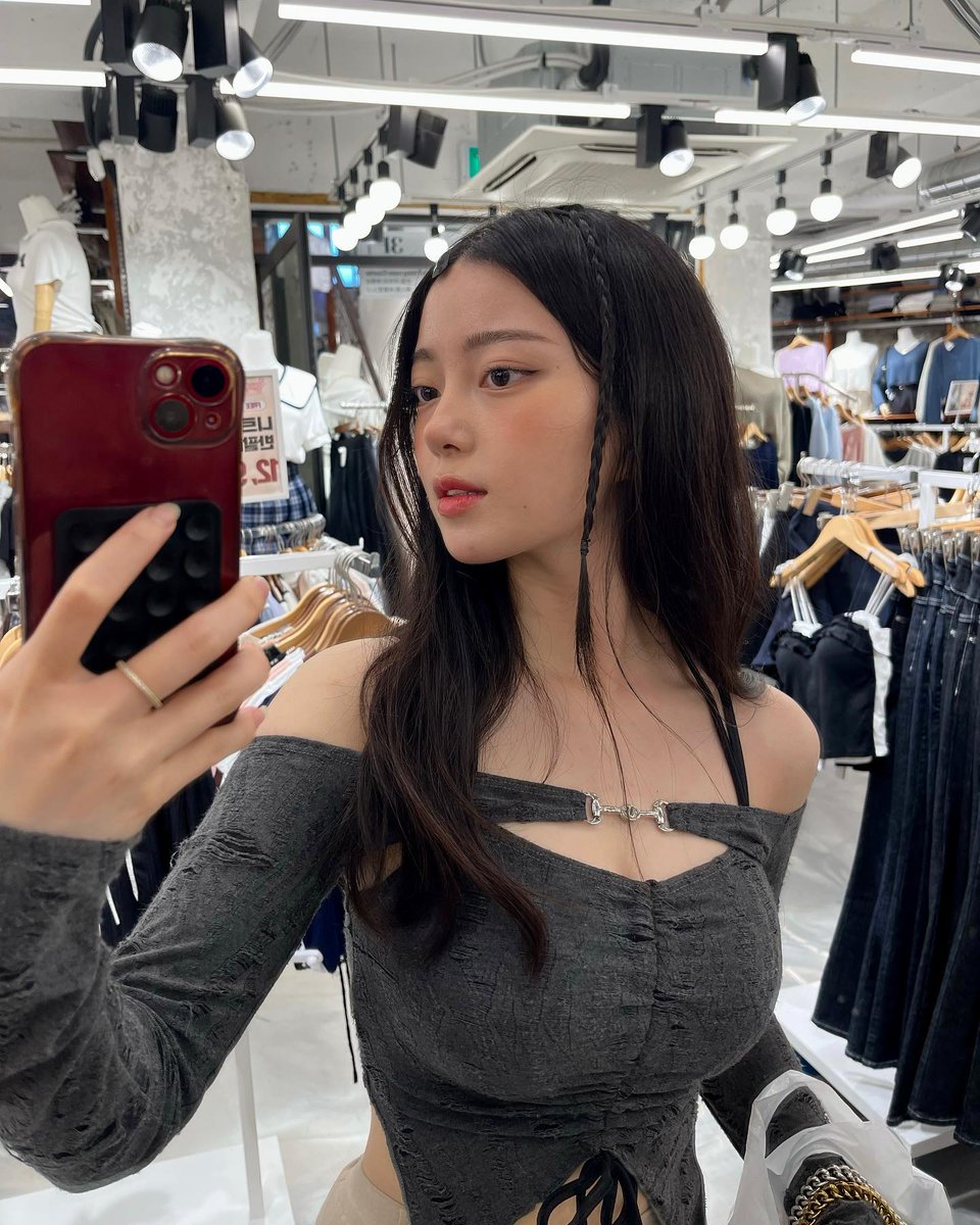 02mihye tweet media