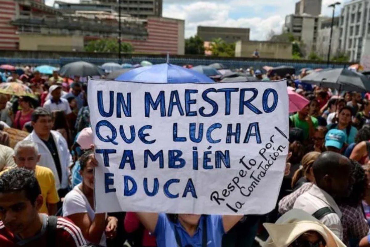 RadioClass 98.7FM tweet media