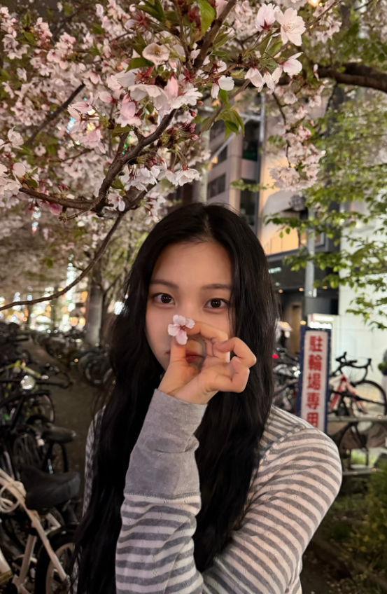 AimeeDee2006's tweet image. [Cover] 태양계 - 성시경 | UMJI youtu.be/i4flHowP3jw?si… via @YouTube 

#VIVIZ #비비지
#UMJI #엄지
@VIVIZ_Official
#A_Montage_of_() #La_La_Love_Me
#NEW_LEGACY
#ForeverWithVIVIZ