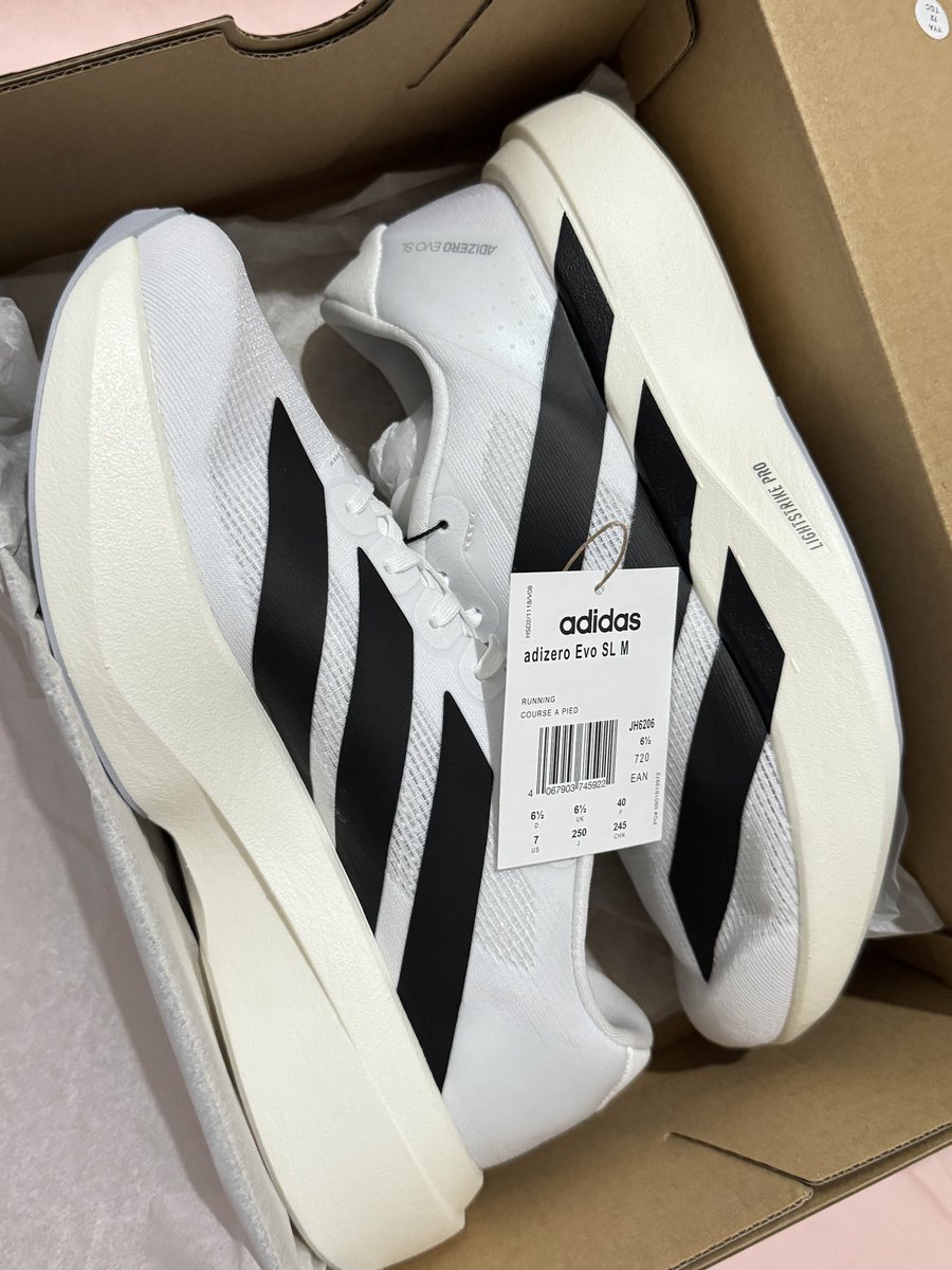 chontichainon's tweet photo. ขาย ADIDAS EVO SL 7US MEN 
ให้ 4,000 บาท ส่งฟรี
ยังไม่ผ่านการใช้งาน
นัดรับได้ พระราม 2/เอกชัย-สมุทรสาคร
ขายเพราะสั่งผิดเป็นไซส์ผู้ชายค่ะ😅 
#evosl  #adidas #รองเท้าวิ่ง #adidasevosl #รองเท้าผ้าใบ https://t.co/QJyaHgcaya