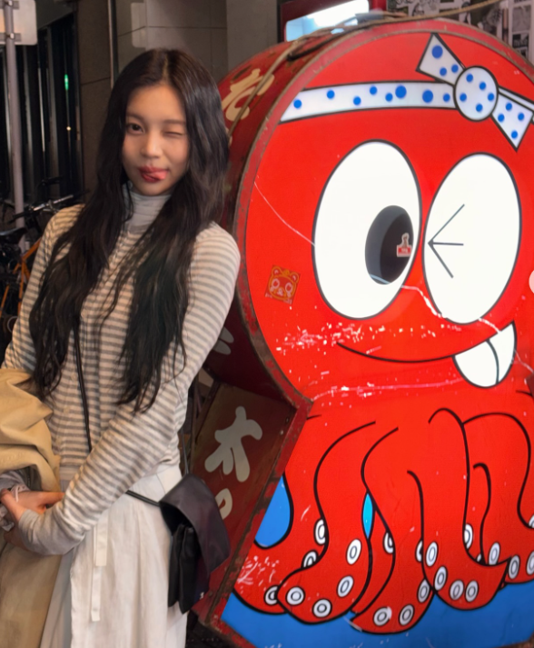 AimeeDee2006's tweet image. [Cover] 태양계 - 성시경 | UMJI youtu.be/i4flHowP3jw?si… via @YouTube 

#VIVIZ #비비지
#UMJI #엄지
@VIVIZ_Official
#A_Montage_of_() #La_La_Love_Me
#NEW_LEGACY
#ForeverWithVIVIZ