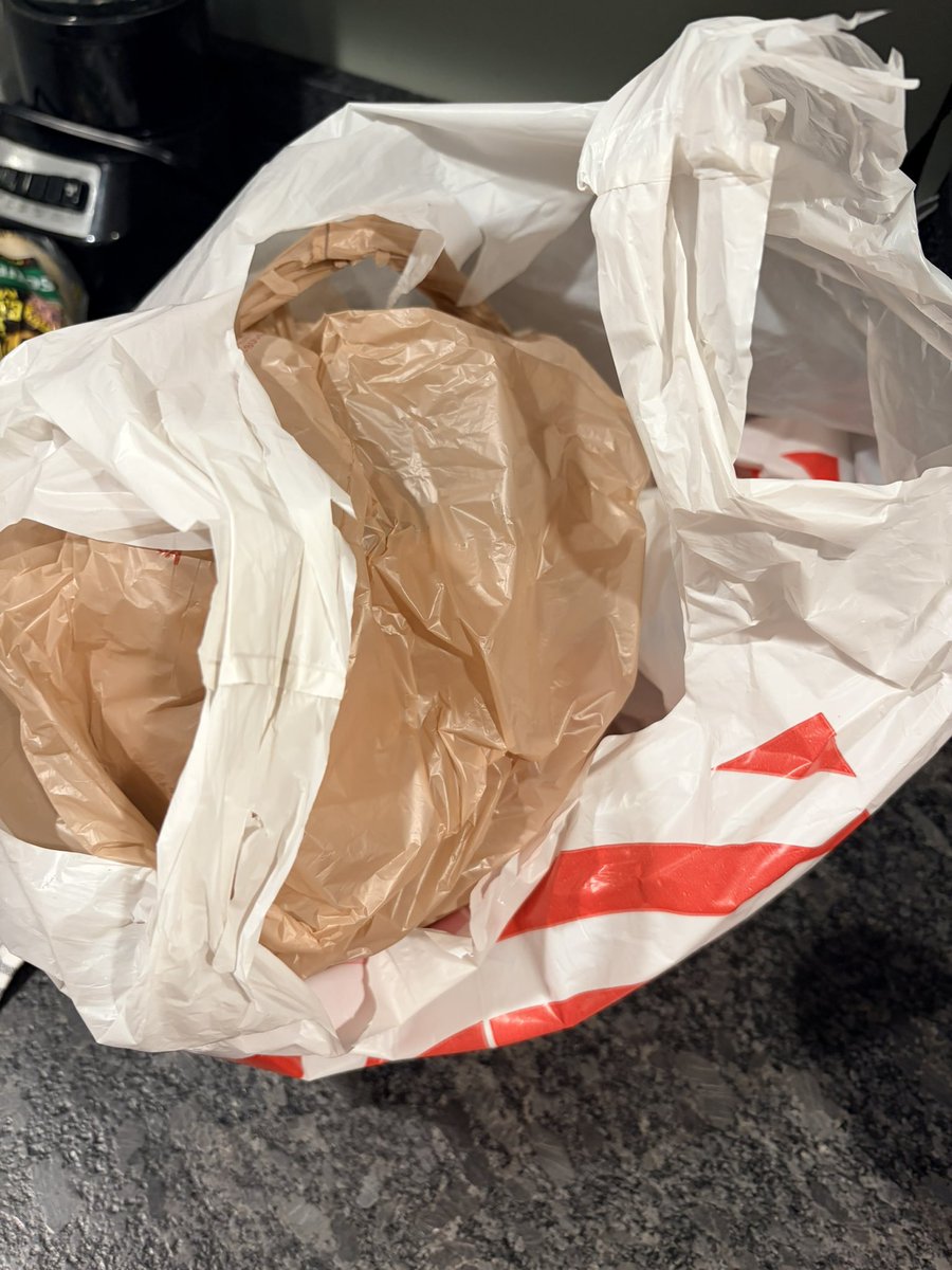 Laura Hudson 🇨🇦 tweet media