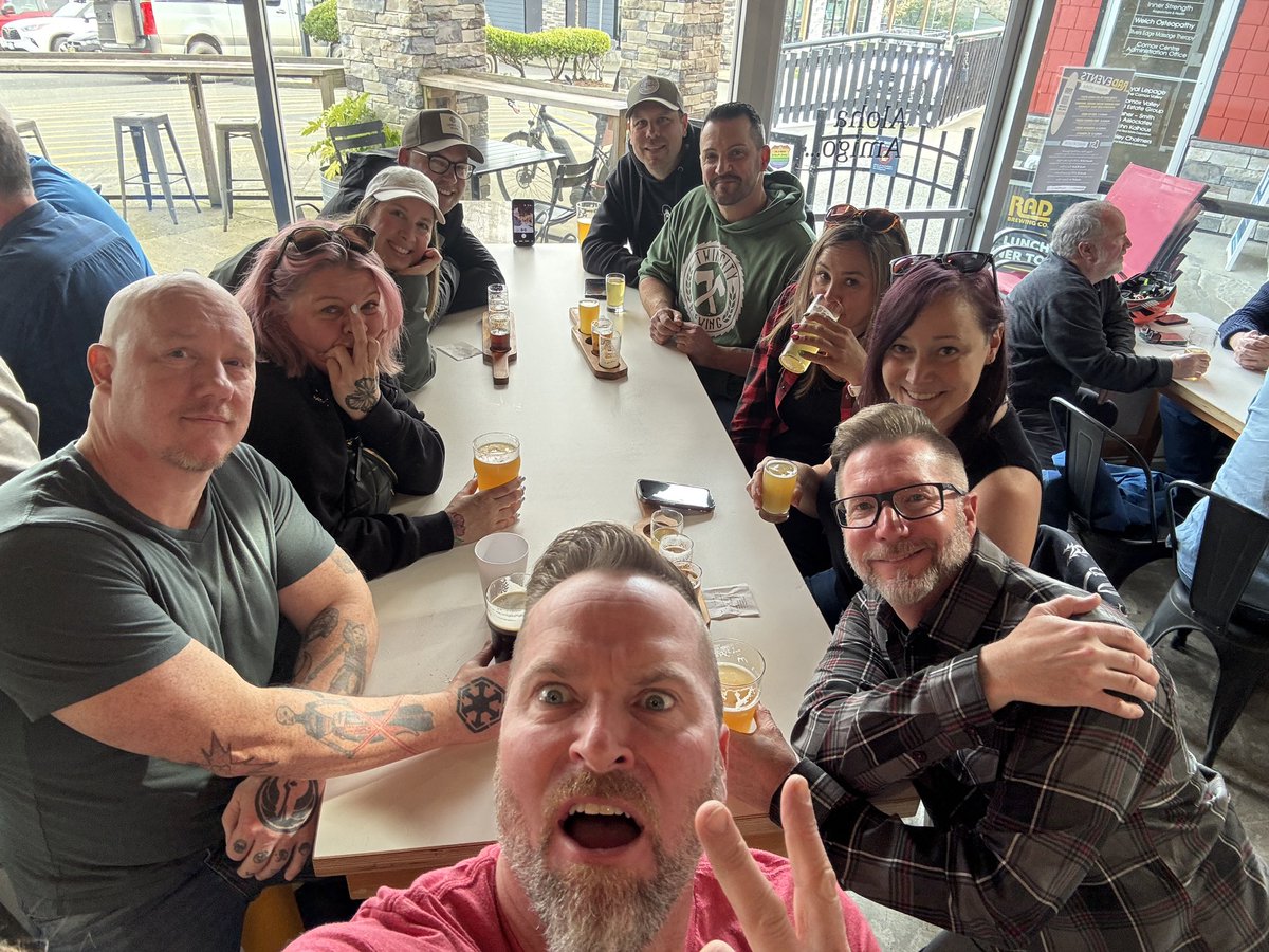 craftbrewjester's tweet photo. Brewstop #38 on the #questtobreak100in2026 was #radbrewingcomox we had time to squeeze in one round so we ordered one of everything 😘 kidding but not https://t.co/6Gj7VLR1uQ