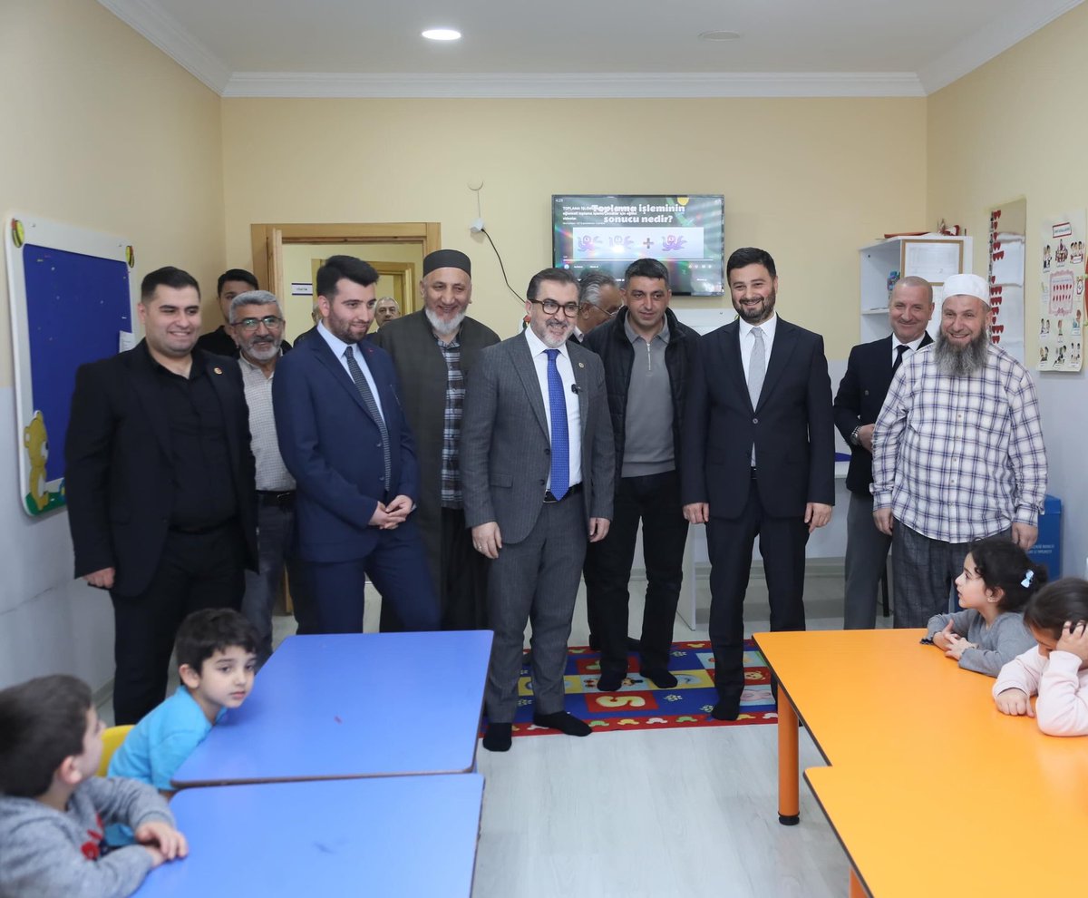 Belediye Başkanımız Mevlüt Öztekin, İstanbul 2. Bölge Milletvekilimiz Adem Yıldırım, Gençlik Kolları Başkanımız Baki Doğangür, belediye meclis üyelerimiz ve ilçe yöneticilerimizle birlikte Hamidiye Mahallesi Hacı Kenan Camii’ni ziyaret ettik.

Gönül gönüle sahada olmaya,