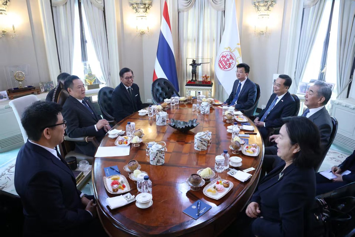 SpoxCHN_LinJian's tweet image. Chinese FM Wang Yi met with Thai Prime Minister Anutin Charnvirakul in Bangkok.

#China is willing to work with #Thailand to carry forward traditional friendship, strengthen strategic coordination, and expand cooperation in new energy, infrastructure construction, agriculture and