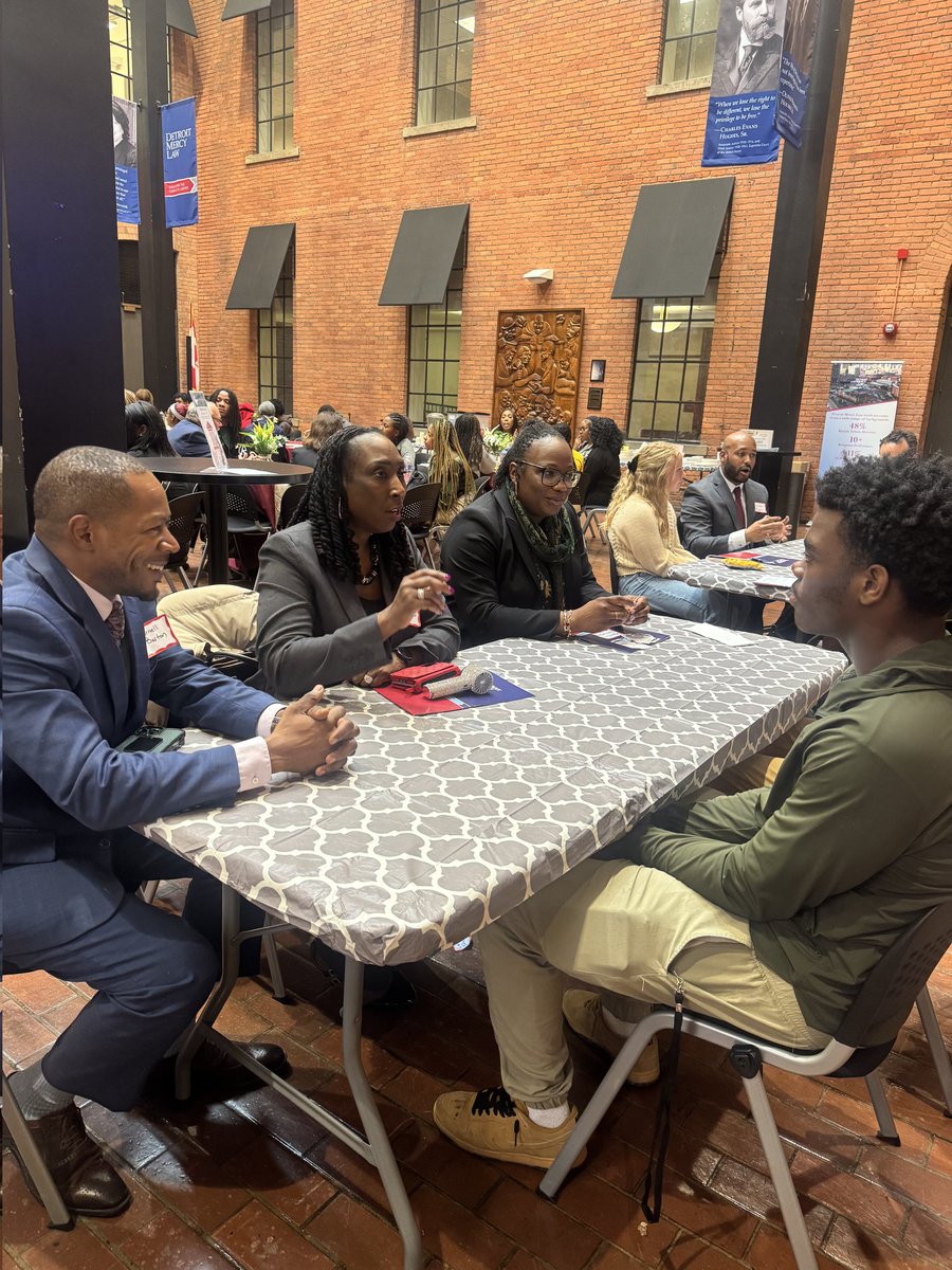 DetroitOIG's tweet photo. Earlier this month, the City of Detroit Office of Inspector General was pleased to have Kelechi Akinbosede represent the office at the State Bar of Michigan’s (@MiStateBar) Face of Justice networking program at Pershing High School and the University of Detroit Mercy School of Law (@DetroitMercyLaw). 

The State Bar of Michigan's Face of Justice events offers opportunities for high school and pre-law students to meet with experienced attorneys and judges who practice in diverse areas of the law to answer questions, jumpstart networking, and explore internship and job opportunities in the legal field.

The OIG is committed to investing in our youth and encouraging the next rising stars of oversight! Great job Kelechi! Thank you for skillfully representing the OIG!

#GoodGovernment
#StateBarofMichigan
#SBMfaceofjustice
#Detroit