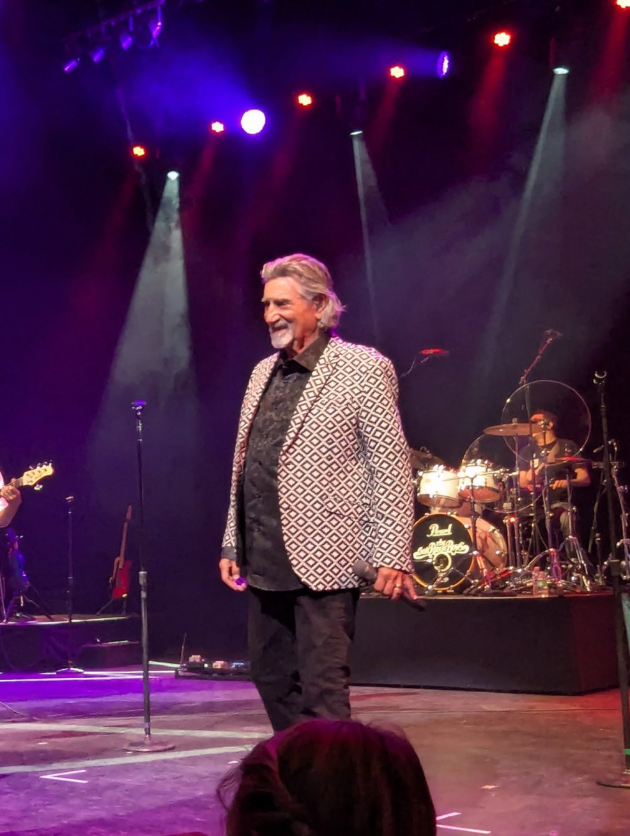 wachob_david's tweet photo. @oakridgeboys Happy Birthday to Richard, along with continued prayers for the BassMan. https://t.co/UcbxQCSMFL