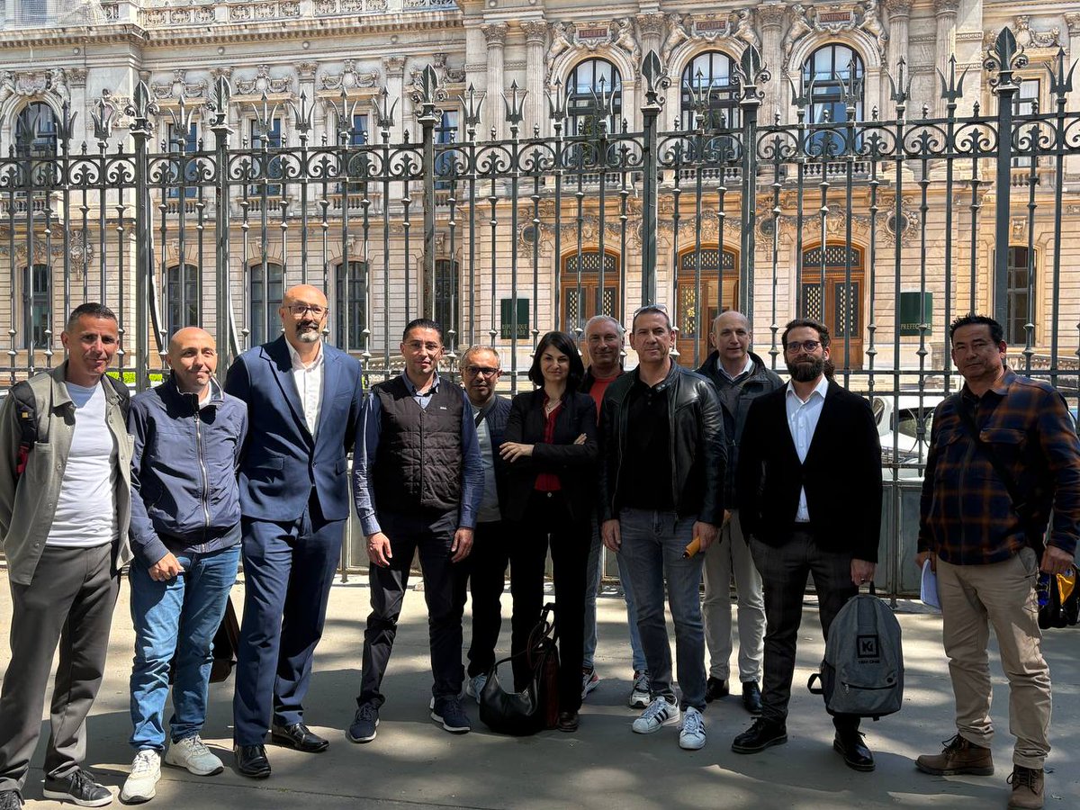 boumertitidir's tweet photo. Ce matin en Préfecture, dans le cadre de la commission d’enquête sur la prédation des capacités productives françaises par les fonds spéculatifs de ma collègue Aurélie Trouvé, nous avons rencontré les syndicats, la direction de l'entreprise de Kem One et des représentants de l'État, aux côtés du Maire de Saint-Fons, Hadi Mebarki. 

Le constat est alarmant : une entreprise industrielle stratégique étranglée par une dette massive et fragilisée par des choix financiers venant d'un fond d'investissement, unique actionnaire propriétaire de l'entreprise. 

Et ce n’est pas un cas isolé. Dans la Vallée de la Chimie, la mise en danger des sites se multiplient. C’est une réaction en chaîne qui menace tout un écosystème industriel.

Derrière ces décisions, ce sont des réalités très concrètes pour Kem One au niveau national :
➡️ 1 300 emplois menacés
➡️ des sites essentiels fragilisés
➡️ un risque pour la sécurité et l’avenir de toute une filière

Et pourtant, Kem One reste viable. Ce qu’il manque, ce ne sont pas des perspectives, mais des investissements et une vision industrielle de long terme.

On ne peut pas laisser des logiques financières à court terme et des actionnaires étrangers démanteler notre industrie, site après site.

L’État doit prendre ses responsabilités. Il y a urgence à agir pour stopper cette spirale et protéger l’emploi, la sécurité et notre souveraineté industrielle.

Derrière Kem One, c’est toute la Vallée de la Chimie qui est en jeu.