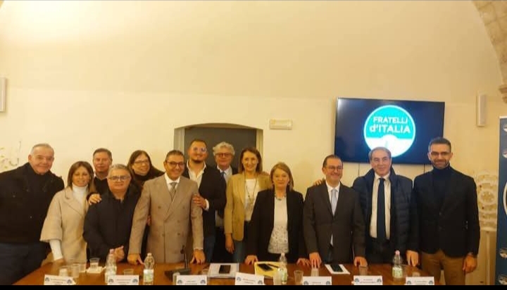 Sperimentazione traffico in via di Castri, interviene anche Fdi: «Caos totale in maggioranza, problemi per cittadini e commercianti» -  lostrillonenews.it/2026/04/24/spe…