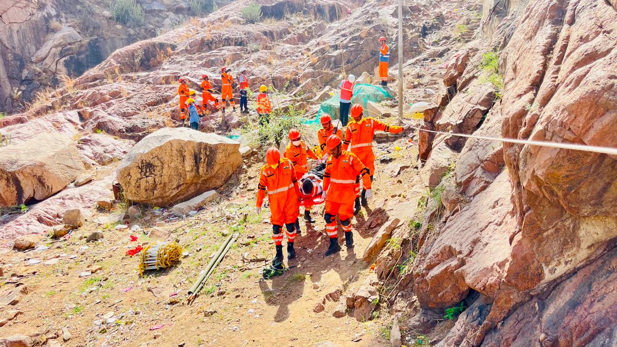 06NDRF's tweet image. #24/04/2026
♦#Team 06 NDRF participated in a Joint mock exercise on “Cable Car Emergencies” along with other stakeholders at Sundha Mata Mandir Rope way in Dist. Jalore, Rajasthan, to enhance rescue preparedness and coordination.
#आपदा_सेवा_सदैव_सर्वत्र
@NDRFHQ
@dm_jalore
@ANI