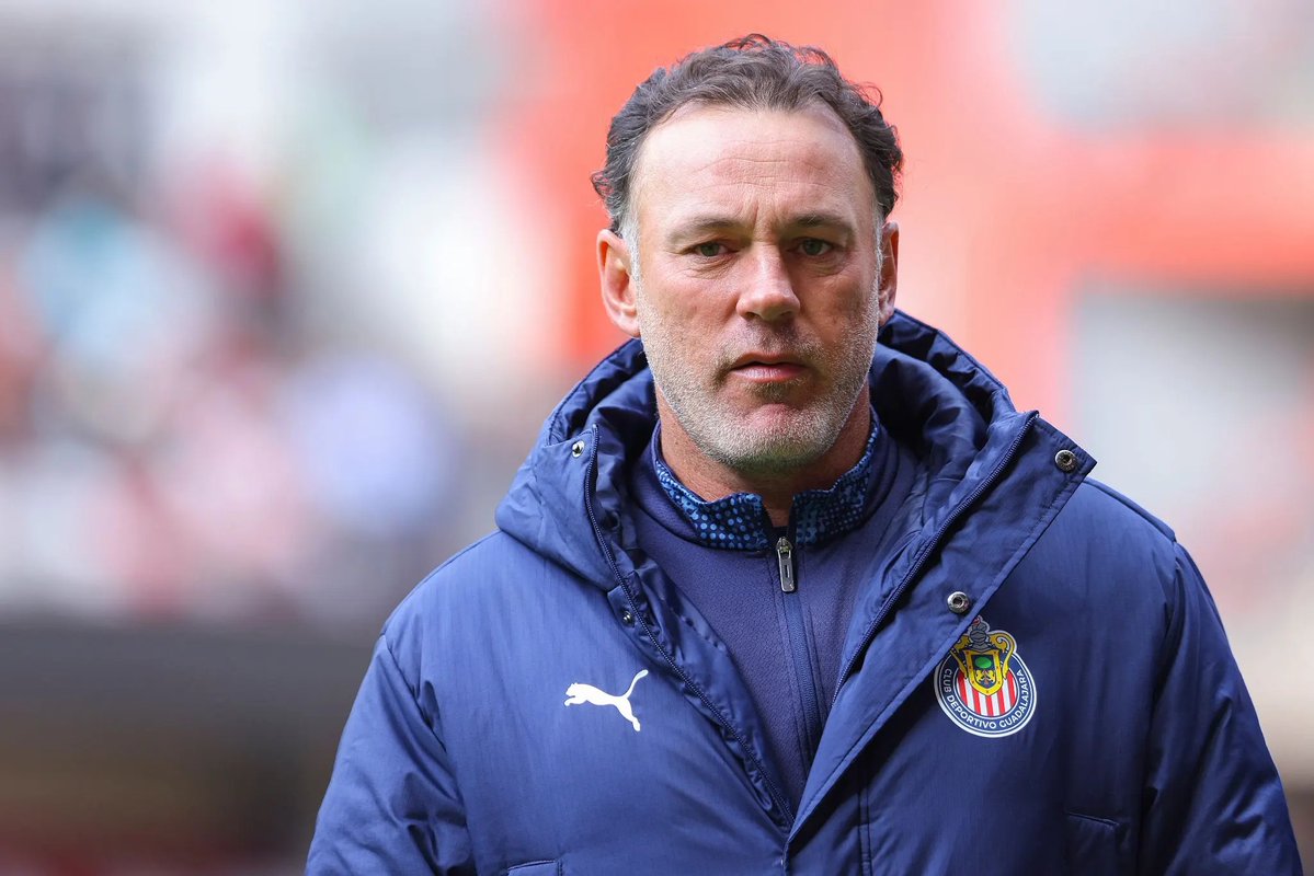 Felipão falou na rádio gaúcha em promessas não cumpridas

Turco idem

Milito pediu pra sair depois do jogo contra o Botafofo, ao perceber que o elenco não era suficiente pro nível de exigência 

No caso do Milito, acho que a briga no vestiário na final da Libertadores contribuiu