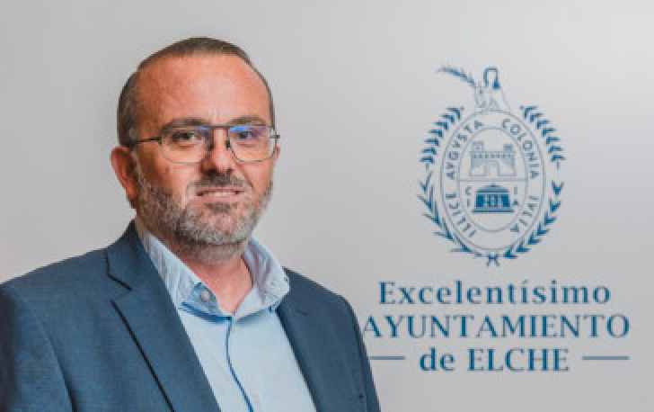 _versionradio_'s tweet image. Versión Actualidad.
El alcalde de #Elche, Pablo Ruz, cesa al pedáneo de Los Arenales del Sol, Alejandro García Raduán, tras una denuncia por presunto acoso sexual.
Más actualidad en versionradio.es y cada hora en versionradio.fm
 versionradio.es/pablo-ruz-cesa…