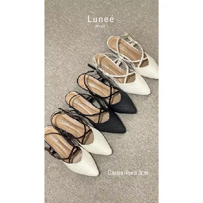 040506_22's tweet photo. sumpah aku seneng bangettt nemu pointed heels yang bagus dan nyaman gak bikin pegel pas dipake jalan, cocok nih buat kaum petit kaya aku pake pointed heels gini😍😍😍 https://t.co/KkKAn7OJvq