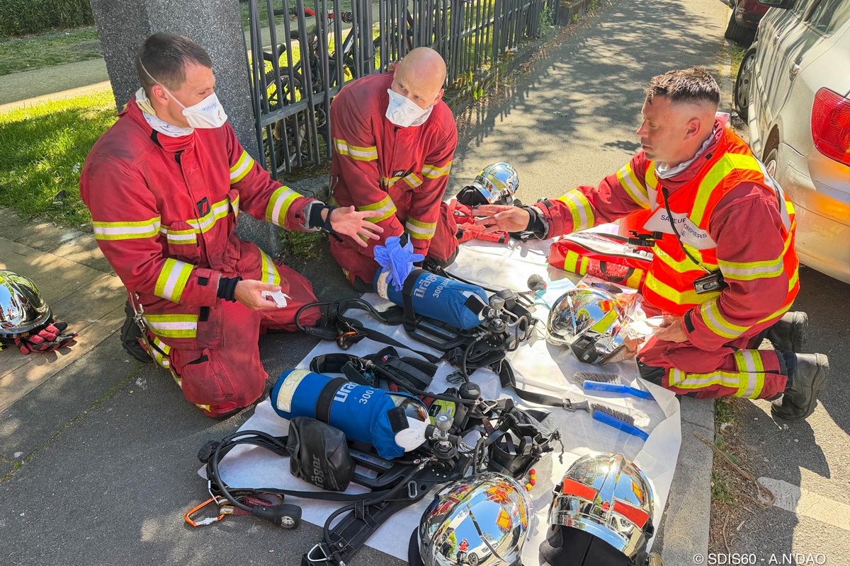 SDIS60's tweet image. #Intervention | Feu de batterie lithium

Ce midi, les #Pompiers60 sont intervenus à #Creil pour un feu de batterie au #Lithium au 4e étage d’un immeuble, qui s’est propagé à un appartement. Le feu a été contenu au moyen d’une lance. Une personne a été transportée à l’hôpital.