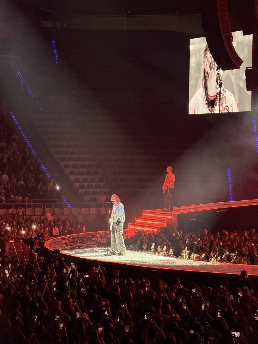 🦋OLA || 5SOS tweet media