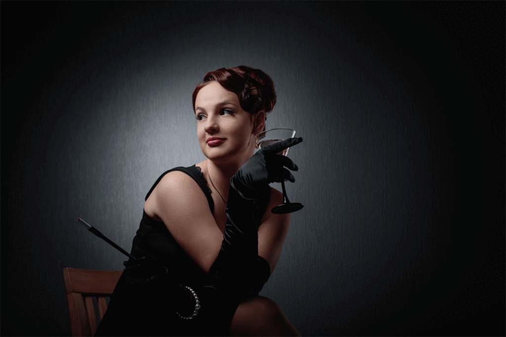 Hoe herken je een goede Pro Domme?

Zet je de deur open naar Google of sociale media, dan word je overspoeld met vrouwen die zich “Pro Domme” noemen of op z’n minst “Meesteres”. Soms met indrukwekkende foto’s, strakke latexpakken en flitsende zwepen, maar hoe weet je nu of iemand