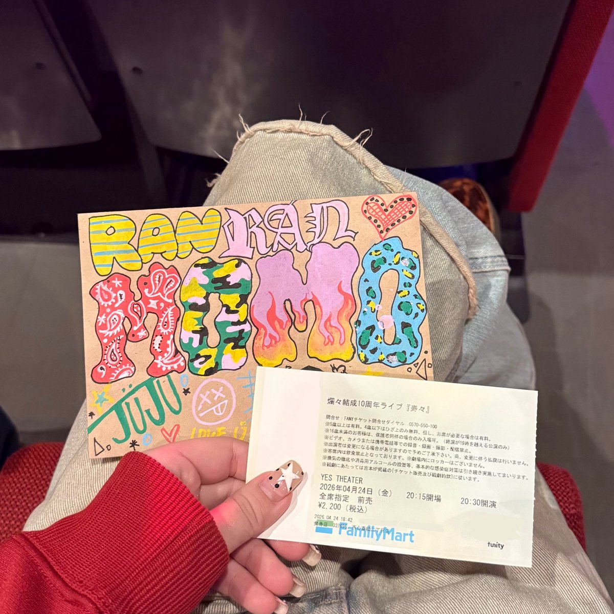 _lynmmk's tweet photo. 爛々結成10周年ライブ 寿々🥂

いつもの新ネタ単独とは変わって感謝祭のようなあたたかファミリー空間🫶🏻︎

今日こそは泣かへん！と思ってたのに驚き報告💍と最後の2人の手紙で結局ハンカチ案件( ; ; )

出会ってもう6〜7年
爛々を組んでくれて、続けてくれて、生きててくれてありがとう
#爛々寿々 https://t.co/caxmZ0RP7z