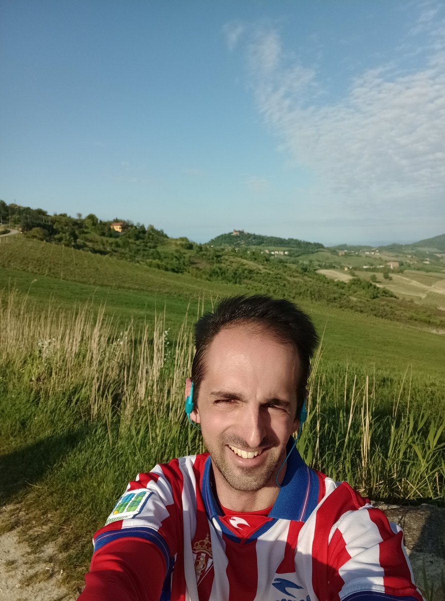 Contigo a todas partes <a href="/RealSporting/">Real Sporting</a> !! Buena carrera matutina por la montaña de la Lombardía italiana #SportinguistasPorElMundo