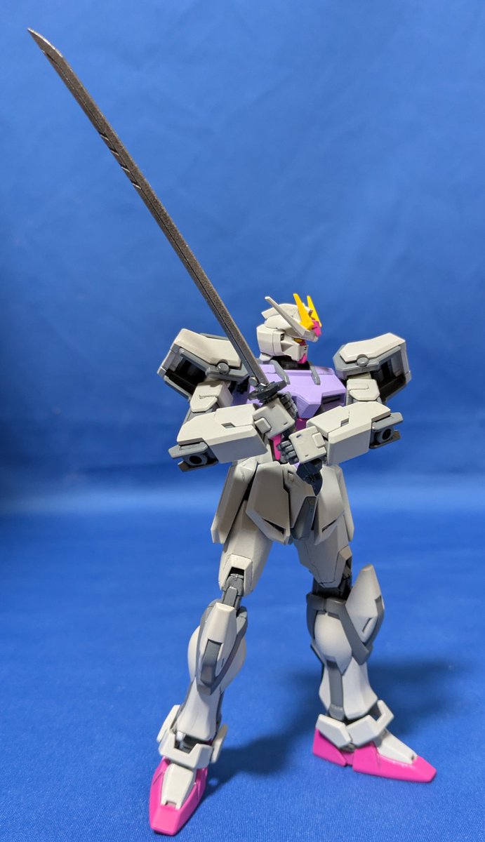ozz_nyang's tweet photo. 塗装済完成品
#EntryGrade #GATX105
#ストライクガンダム
両手で日本刀を構える。 https://t.co/zpKKrqyMMV