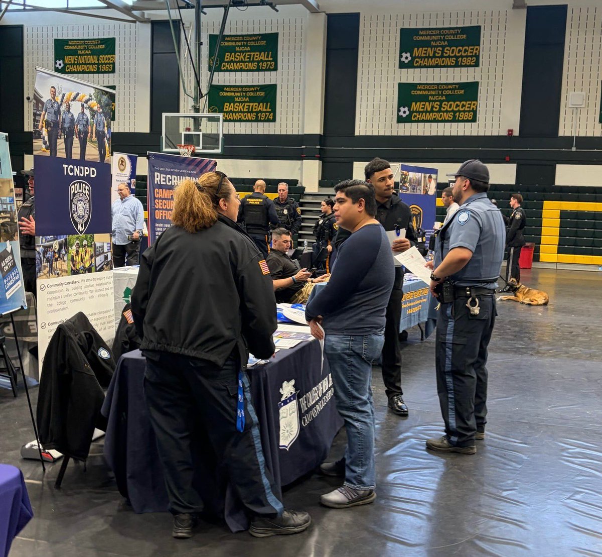 MCCC_SLL's tweet photo. Criminal Justice Fair 👮🏾 https://t.co/PxW3DogZL8