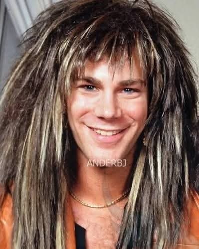 davidbryanfc's tweet photo. @Jerrybraden92 @BonJovi @jonbonjovi Close....@dbdavidbryan had the lion mane though https://t.co/CZXdwtim09