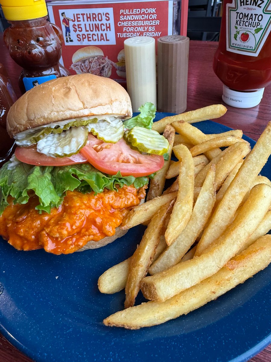 jethrosbbqdsm's tweet photo. Friday just got better! Buffalo Chicken Sandwich for $9.95 🔥

Crispy chicken, bold flavor, and a perfect way to kick off the weekend with the family.

#FridayEats #DSMFoodies #DesMoinesRestaurants #FamilyDinner #IowaEats #WeekendFoodDSM #JethrosBBQ https://t.co/JKfXVN9D1t https://t.co/6VvtKDI4oN