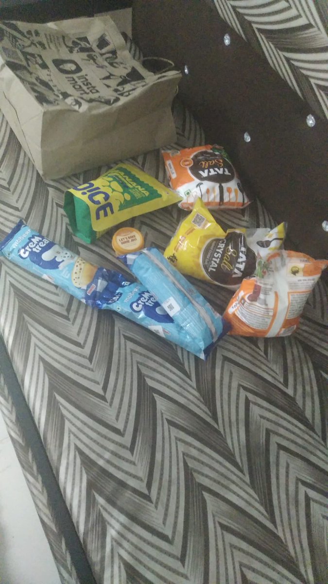 foredo555's tweet photo. @instamart_it @SwiggyCares @Swiggy Order #236010247579104 check my order I haven't received watermelon in that order and ain't getting resolution from help section as well. Delivery partner is picking up the call and hanging up. What's goin on? https://t.co/KQYxErwdy7