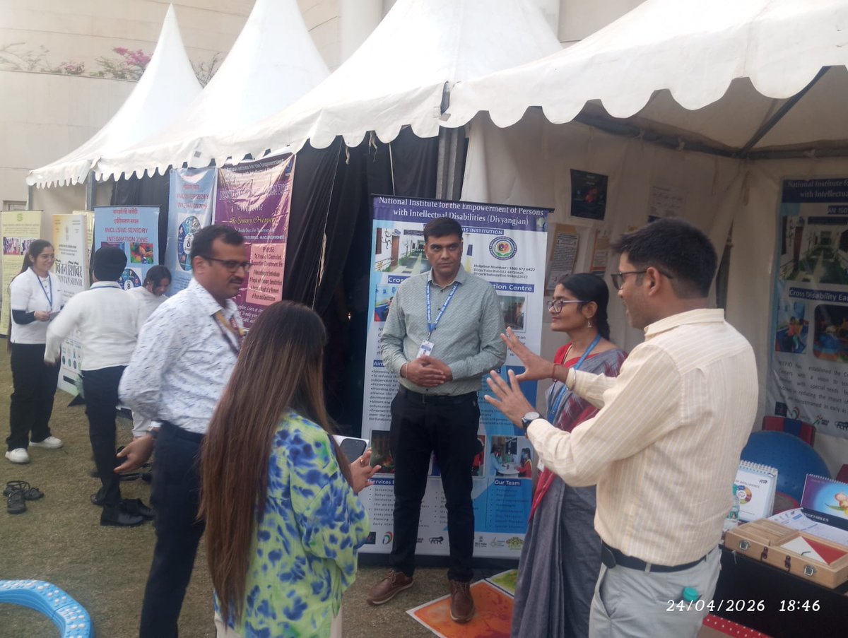 NIEPID's tweet photo. NIEPID team under Director Dr. B.V. Ram Kumar represented by experts from rehabilitation &amp; therapy fields. Hon’ble Minister appreciated the innovative efforts. #DisabilityInclusion #Rehabilitation #NIEPID https://t.co/ykrGuZfyc4