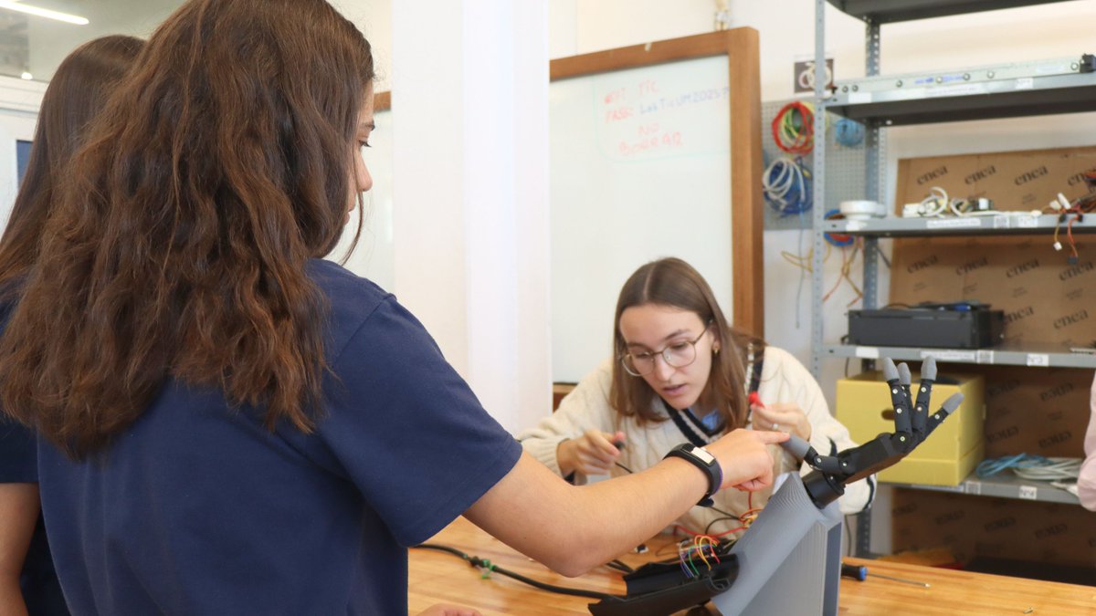 ingenieria_UM's tweet photo. En el Día de las Niñas en las TICs, en FIUM mostramos la ingeniería en acción.
Con referentes como Analía Conde y dos alumni FIUM, acercamos la tecnología y abrimos posibilidades para que las niñas vean a la tecnología como un camino posible.
#IRaMÁS #FIUM https://t.co/ZJykaoEzDy