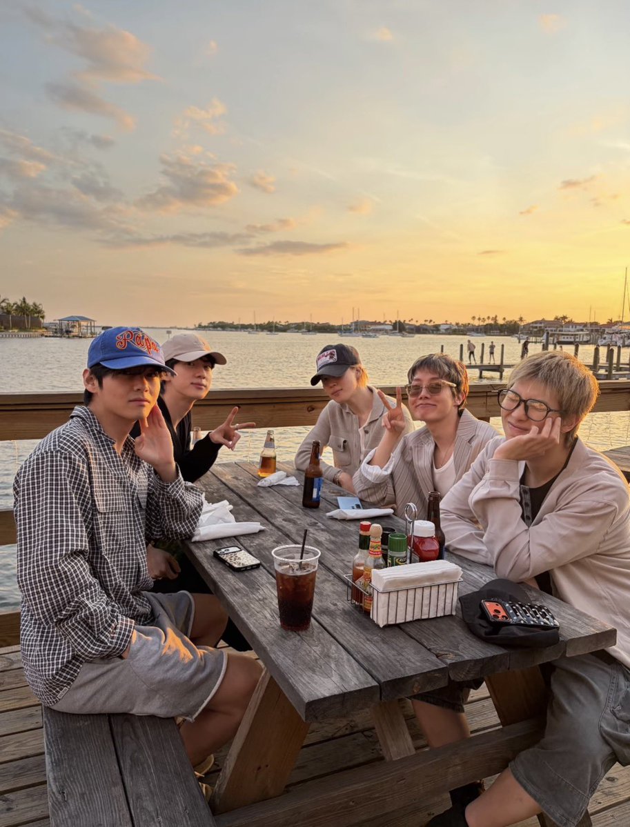 wdym bts is in florida and they ate dinner and watched a florida sunset last night im sick