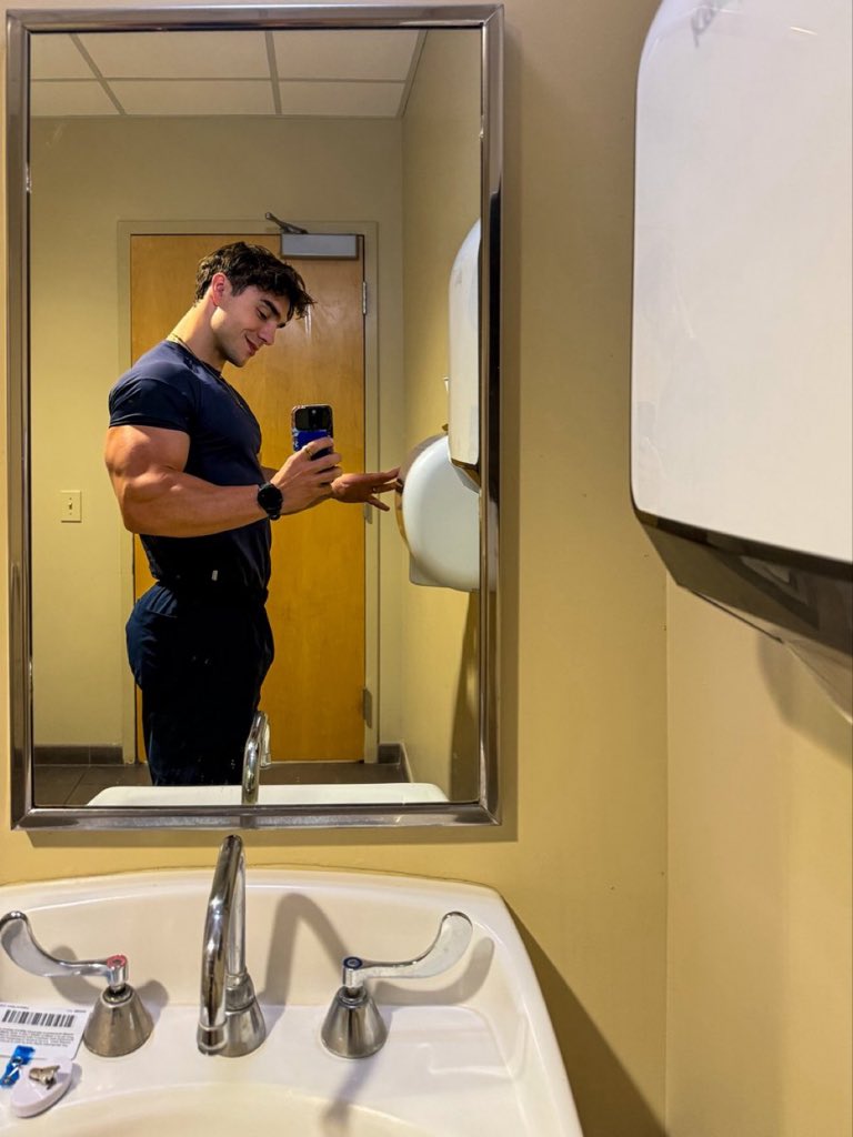 Stan Base tweet media