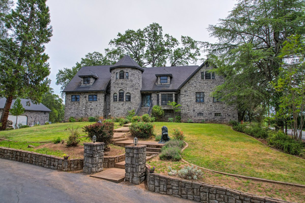 Zillow Gone Wild 🏡 tweet media