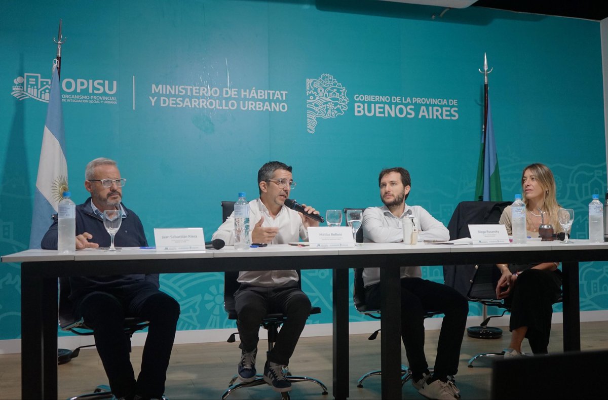 juanmpadin's tweet photo. Hay otro camino. Migrar es un derecho humano. 
Desde @BAProvincia no solo estamos comprometidos a resistir las políticas de odio, xenofobia y discriminación y mitigar sus efectos: nos encontramos construyendo una alternativa para forjar entre todos y todas una sociedad abierta, plural y democrática.