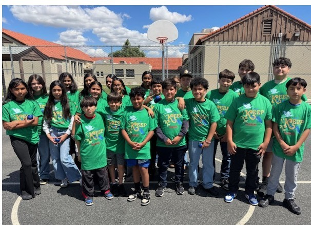 ButtonwillowUSD's tweet photo. Thank you, @Clean Harbors, for supporting our school! from Earth Day gear to sponsoring shirts and the 6th-grade trip to Camp KEEP in May, your generosity makes a world of difference for our students. https://t.co/QoF0ES0iZS