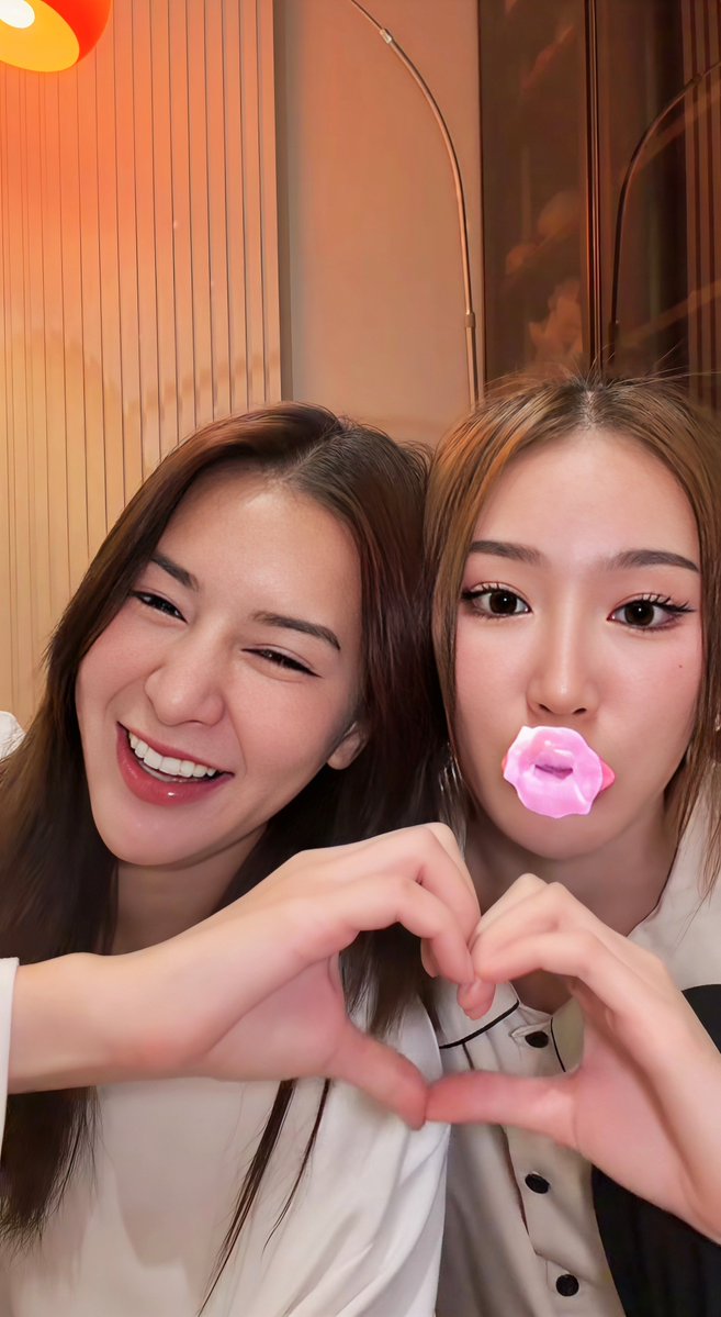 เป็นไลฟ์ที่เมื่อยแก้มมาก หัวเราะจนฉ่ำปอด 😝🌙🫶🏻💞 คิดถึงเจ้าเด็กสองคนนี้นะ หวังว่าจะได้เจอกันเร็วๆนี้ 

#TungpangJessie
#Tungpangpl
#Jessienatsiya