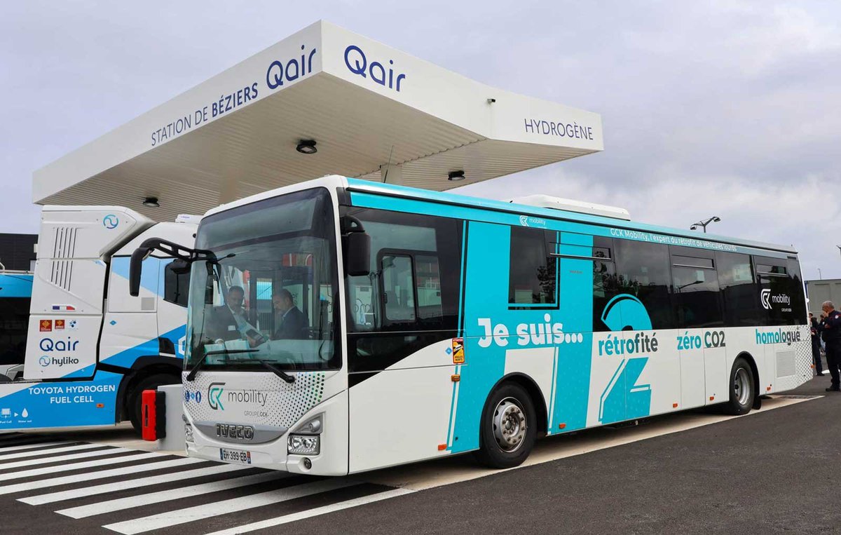 fuelcellsworks's tweet image. Qair opens its first renewable #hydrogen station in Béziers, France, at the A9/A75 junction—built for real heavy transport demand. With 600 kg/day capacity, it supports buses &amp;amp; trucks as part of a growing regional ecosystem.

#H2Now #CleanEnergy #Mobility

fcw.sh/XoQWm0