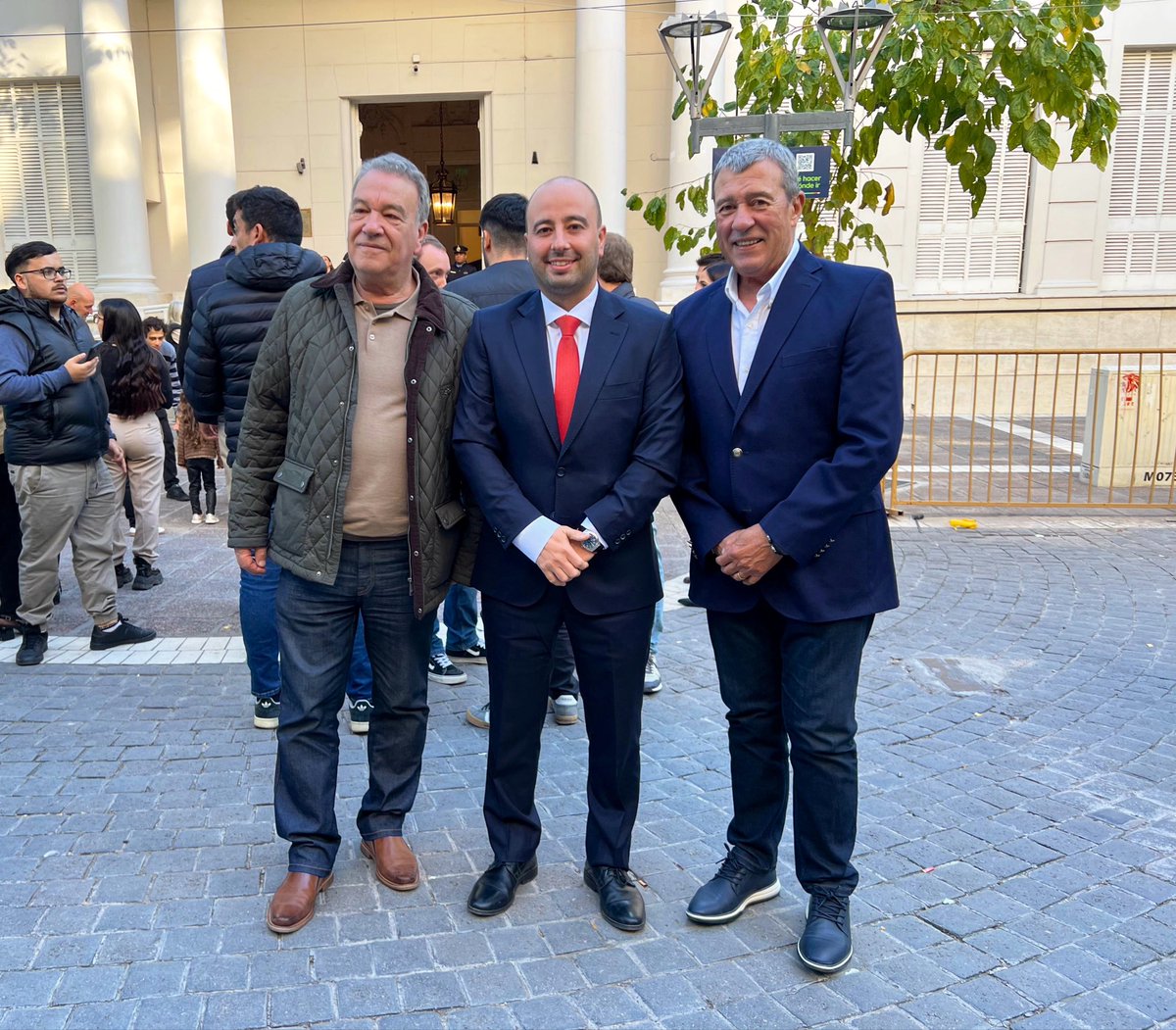 AdolBermejo's tweet photo. Felicitaciones @luisnovillo y @matiasmontesmza por haber jurado como senador y diputado, respectivamente, en la @LegislaturaMdz   Es una enorme responsabilidad estar ahí y conozco su calidad humana y su compromiso para que Maipú siga creciendo. 
Éxitos para ambos. https://t.co/GARBFUnfCg