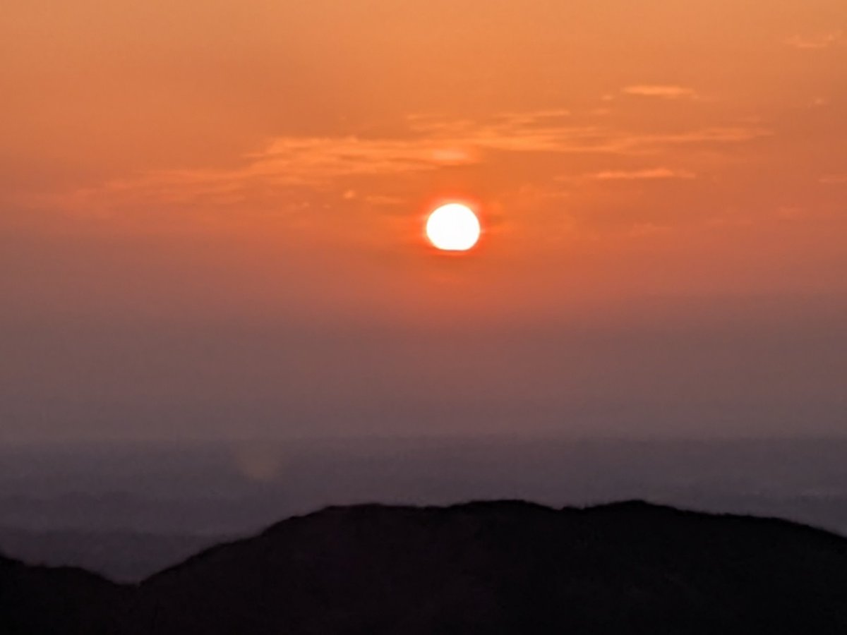 MgqddlkflgMxhAS's tweet image. 4/18　高原牧場から日の出🌄
#高原牧場　#日の出