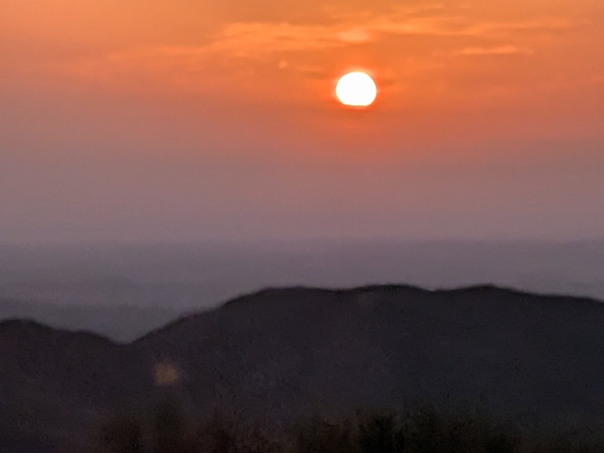 MgqddlkflgMxhAS's tweet image. 4/18　高原牧場から日の出🌄
#高原牧場　#日の出