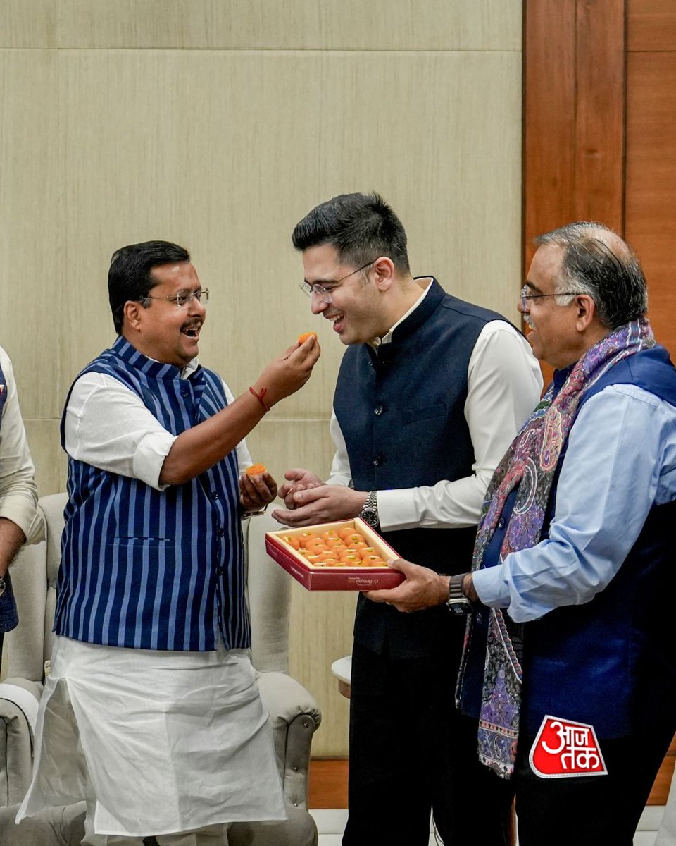 aajtak's tweet image. जब बीजेपी राष्ट्रीय अध्यक्ष नितिन नबीन ने नई दिल्ली स्थित पार्टी मुख्यालय में राज्यसभा सांसद राघव चड्ढा, संदीप पाठक और अशोक मित्तल से मुलाकात की, देखिए तस्वीरें

#NitinNabin #BJP #RajyaSabha #RaghavChadha #SandeepPathak #AshokMittal #ATPhotoBlog #AajTakSocial